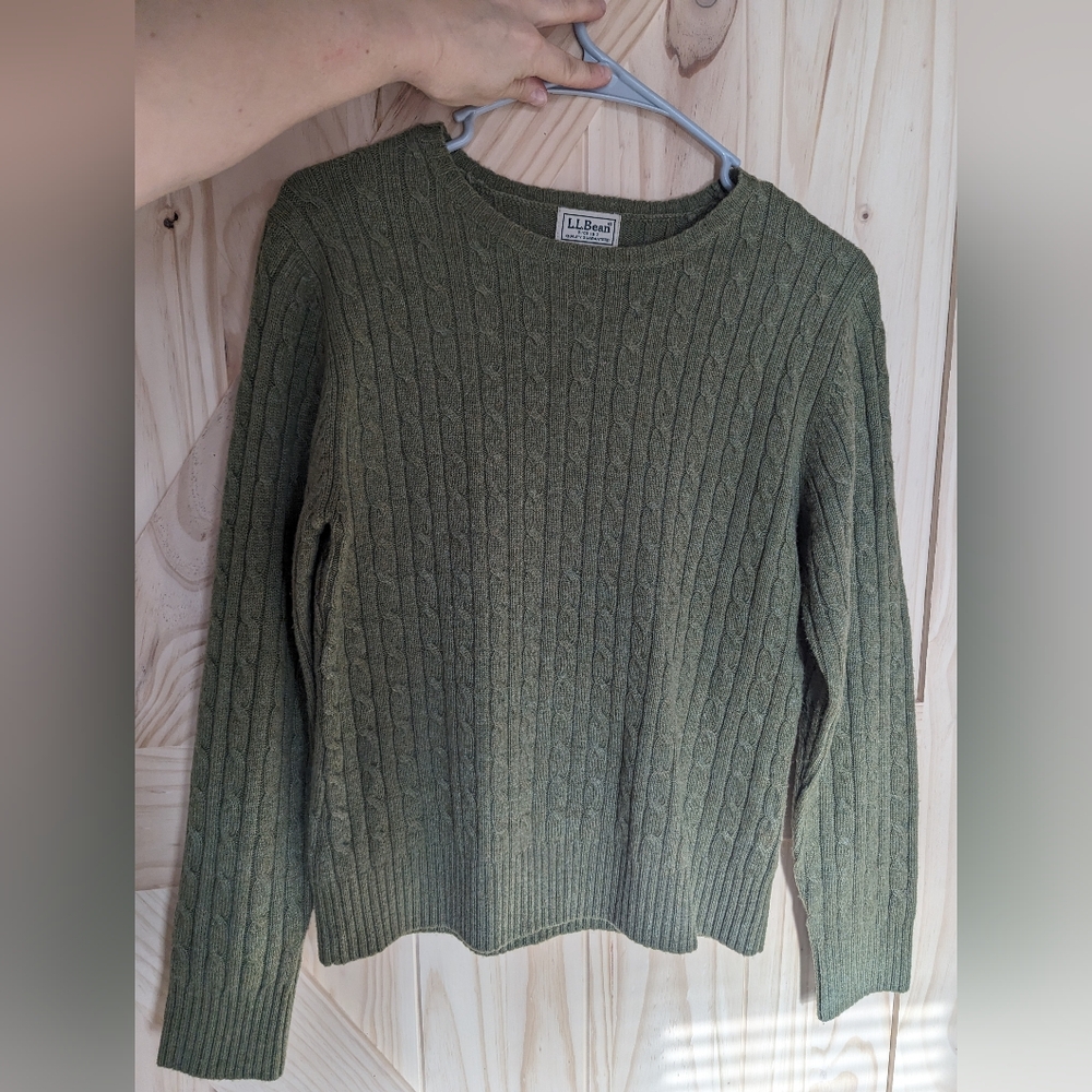 Vintage L.L Bean Lambs wool cable knit sweater size small